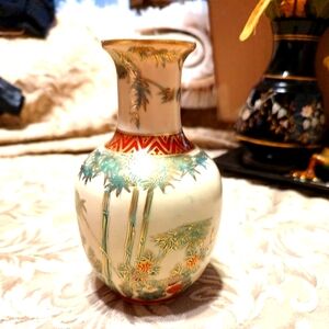🌿⛩️🌿 Beautiful Vintage Hand Painted Asian Oriental Miniature Vase